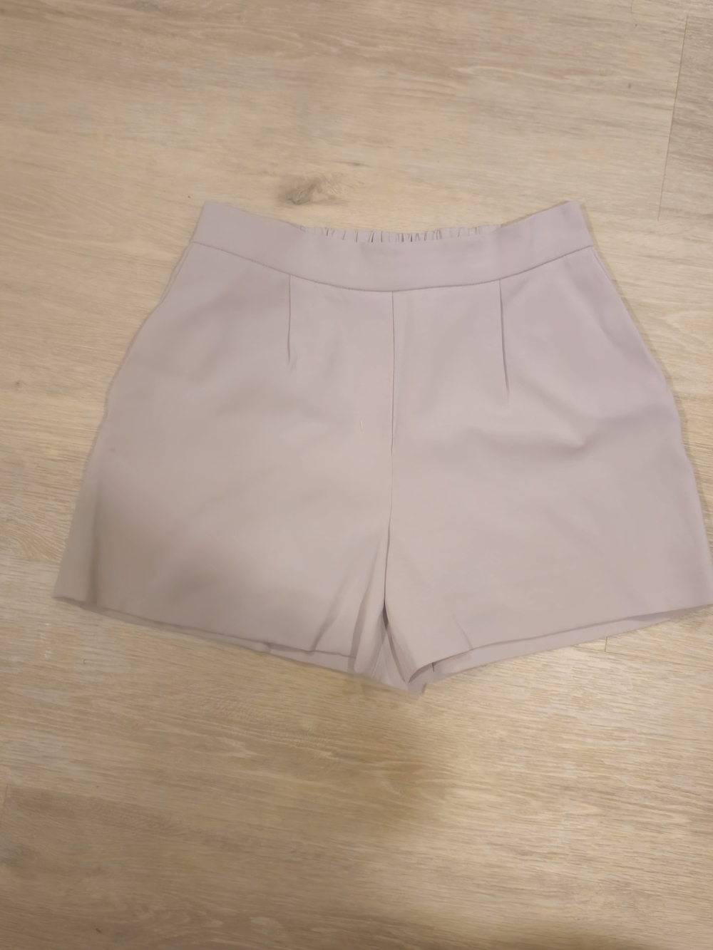 Aritzia Babaton Pleated Dress Shorts - Matte Rose / Blush - Size 2